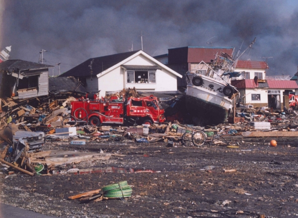 津波で漁船が陸に打ち上げられた（青苗地区）