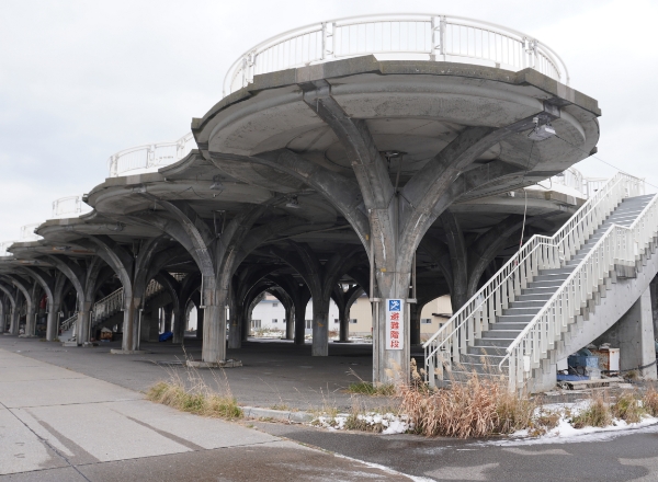 緊急避難用高台 人工地盤「望海橋」